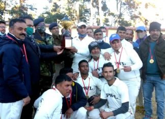 पौड़ी के रांसी मैदान में आयोजित क्रिकेट प्रतियोगिता के फाइनल में एसएसपी XI ने आरईएस XI को हराकर जीता ख़िताब SSP XI won the final of the cricket competition