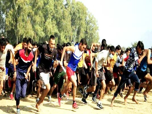 कोटद्वार में गढ़वाल राइफल की सेना भर्ती रैली शुरू, पहले दिन उत्तरकाशी के 522 युवाओं ने की पहली बाधा पार army recruitment rally Kotdwar