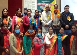 कल्जीखाल: ब्लॉकस्तरीय किसान गोष्ठी में विधायक कोली ने कृषकों को किया सम्मानित, किसान बिल की दी जानकारी block level farmer seminar