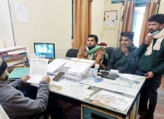 बेरोजगारी व स्टाफ नर्स की भर्ती प्रक्रिया को लेकर पौड़ी कांग्रेस कमेटी के कार्यकर्ताओं ने मुख्यमंत्री को भेजा ज्ञापन Congress Committee workers sent memorandum to CM