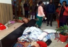 कोटद्वार : दीवार फांदकर घर में घुसे हथियारबंद बदमाशों ने दिनदहाड़े बंदूक की नोक पर की लूटपाट Kotdwar robbed at gunpoint