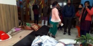 कोटद्वार : दीवार फांदकर घर में घुसे हथियारबंद बदमाशों ने दिनदहाड़े बंदूक की नोक पर की लूटपाट Kotdwar robbed at gunpoint