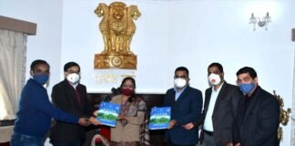 उत्तराखंड: नई शिक्षा नीति पर आधारित पुस्तक ‘‘नवयुग का अभिनंदन’’ राज्यपाल को भेंट की A book on the new education policy, "‘navayug ka abhinandan" presented to the Governor