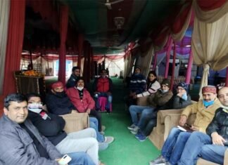 पुरानी पेंशन बहाली संयुक्त मोर्चा श्रीनगर शाखा 01 जनवरी मनाएगी काला दिवस, बैठक में लिया गया निर्णय January 01 will celebrate Black Day, the decision taken in the meeting