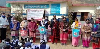 भारतीय रेडक्रॉस सोसायटी, पौड़ी द्वारा सेवित ग्राम क्षेत्र के जरुरतमंदों को सामग्री वितरित की गई Material distributed to the needy in the village area by Red Cross Society