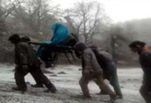 उत्तराखंड : बारिश व बर्फबारी के बीच बीमार महिला को डंडी-कंडी के सहारे 18 किमी पैदल चलकर पहुंचाया अस्पताल sick-woman-hospital