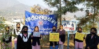 विश्व एड्स दिवस पर जीजीआईसी श्रीनगर की स्वयंसेवी छात्राओं ने चलाया जन जागरूकता अभियान GGIC Srinagar volunteers launched public awareness campaign on World AIDS Day