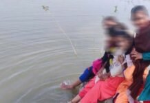 सेल्फी के चक्कर में पिकनिक मनाने गई 7 लड़कियां तालाब में डूबीं, 6 को बचाया, एक किशोरी की मौत 7 girls drown in a pond in the process of taking a selfie