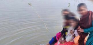 सेल्फी के चक्कर में पिकनिक मनाने गई 7 लड़कियां तालाब में डूबीं, 6 को बचाया, एक किशोरी की मौत 7 girls drown in a pond in the process of taking a selfie