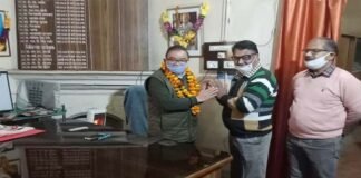 संयुक्त चिकित्सालय श्रीनगर के नवनियुक्त चिकित्सा अधीक्षक डॉक्टर गोविंद पुजारी को रोटरी क्लब ने किया सम्मानित Dr.-Govind-Pujari