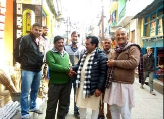 कांग्रेस प्रदेश सचिव कवीन्द्र इस्टवाल ने सतपुली में किया जनसंपर्क Kavindra Istwal