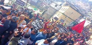पौड़ी में आयोजित गढ़देश पुरानी पेंशन बहाली सम्मेलन में उमड़ा कर्मचारियों का हुजूम Old-pension-restoration-front
