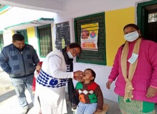 सतपुली में पल्स पोलियो अभियान के तहत बच्चों को पिलाई पोलियो ड्रॉप Pulse Polio campaign in Satpuli