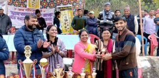 सीला बांघाट में क्रिकेट प्रतियोगिता का सफल समापन, रोमांचक फाइनल में रबाडा इलेवन चेलुसैण बना विजेता Rabada XI Chellusain became the winner in the final of Silla Banghat cricket competition