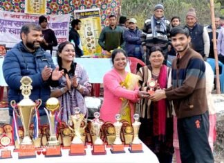 सीला बांघाट में क्रिकेट प्रतियोगिता का सफल समापन, रोमांचक फाइनल में रबाडा इलेवन चेलुसैण बना विजेता Rabada XI Chellusain became the winner in the final of Silla Banghat cricket competition