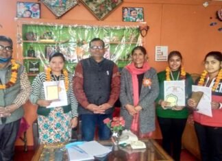 जीजीआईसी श्रीनगर गढवाल की मेधावी छात्राओं को बाल प्रतिभा सम्मान समारोह में किया सम्मानित bal-pratibha-samman