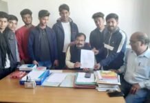 बीजीआर परिसर पौड़ी के छात्रों ने बीएड सहित अन्य यूजी व पीजी कक्षाओं के डॉक्यूमेंट अपलोड की तिथि बढ़ाने की मांग bgr-campus-pauri garhwal