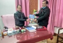 इन्टरनेशनल एजुकेशन अवार्ड 2020 से सम्मानित शिक्षक चमोला ने अपर शिक्षा निदेशक से की शिष्टाचार भेंट
