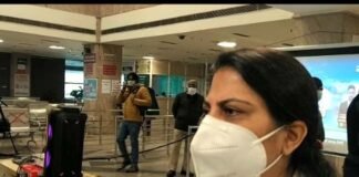 नोएडा : चाइल्ड पीजीआई में शमीम को तथा सीएचसी भंगेल में शीतल को लगा कोरोना का पहला टीका, सांसद डा. महेश शर्मा ने भी लगवाया टीका covid-vaccination-in-noida