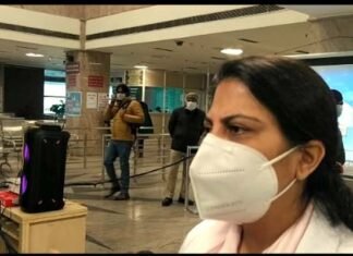 नोएडा : चाइल्ड पीजीआई में शमीम को तथा सीएचसी भंगेल में शीतल को लगा कोरोना का पहला टीका, सांसद डा. महेश शर्मा ने भी लगवाया टीका covid-vaccination-in-noida
