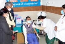 उत्तराखंड में मुख्यमंत्री की मौजूदगी में इस शख्स को लगा कोरोना वैक्सीन का पहला टीका, मुख्यमंत्री ने दी शुभकामनायें covid-vaccine-in-uttrakhand