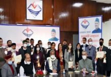 उत्तराखंड : मुख्यमंत्री ने 17 अधिकारियों को दिए उत्कृष्टता एवं सुशासन पुरस्कार excellence and good governance awards