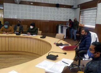 पौड़ी गढ़वाल: विकास योजनाओं से संबंधित कार्यों की प्रगति संतोषजनक न होने चार अधिकारियों का स्पष्टीकरण तलब cdo summoned clarification from officials