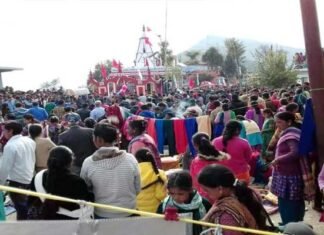 मां भुवनेश्वरी मंदिर तथा मां राजराजेश्वरी मंदिर में मकर संक्रांति पर पहुंचे सैकड़ों श्रद्धालु, कोरोना संकट के चलते नहीं हुआ पौराणिक गेंद मेला Makar Sankranti fair celebrated in Maa Bhuvaneshwari temple and Maa Rajarajeshwari temple