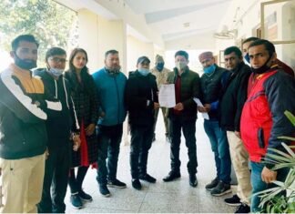 श्रीनगर गढ़वाल : पुरानी पेंशन बहाली की मांग को लेकर मुख्यमंत्री को भेजा ज्ञापन old-pension-restoration-front