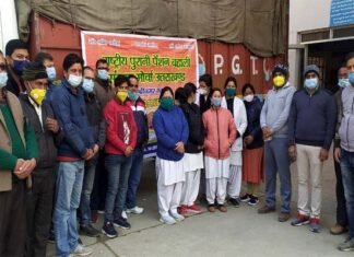 नई पेंशन योजना के विरोध में कर्मचारियों ने मनाया काला दिवस, हाथ में काली पट्टी बांधकर जताया विरोध Employees celebrated black day with black band in hand to protest against new pension scheme
