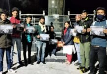 युवा कांग्रेस व एनएसयूआई पौड़ी द्वारा किसान आंदोलन में शहीद हो चुके 60 किसानों को दी गई श्रद्धांजलि outh Congress and NSUI Pauri