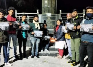 युवा कांग्रेस व एनएसयूआई पौड़ी द्वारा किसान आंदोलन में शहीद हो चुके 60 किसानों को दी गई श्रद्धांजलि outh Congress and NSUI Pauri