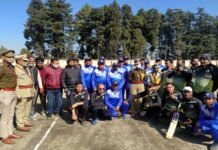 गणतंत्र दिवस पर रांसी स्टेडियम में गढ़वाल प्रेस क्लब और शिक्षा विभाग पौड़ी के बीच हुई सदभावना क्रिकेट प्रतियोगिता cricket-match-in-ransi-stadium-pauri