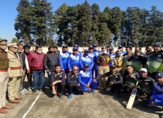 गणतंत्र दिवस पर रांसी स्टेडियम में गढ़वाल प्रेस क्लब और शिक्षा विभाग पौड़ी के बीच हुई सदभावना क्रिकेट प्रतियोगिता cricket-match-in-ransi-stadium-pauri