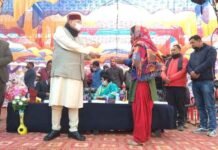 एकेश्वर में कोरोना योद्धाओं को किया सम्मानित कोरोना योद्धा