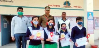 गणतंत्र दिवस पर सतपुली पुलिस ने इण्टर कॉलेज के छात्र-छात्राओं को किया सम्मानित satpuli-inter-college