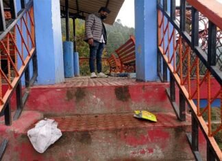 पर्यटन स्थल पौड़ी के पौड़ी-कल्जीखाल मोटर मार्ग में बने वैली व्यू पॉइंट्स बन गए हैं पियक्कड़ों एवं शरारती तत्वों के अड्डे view-point-pauri