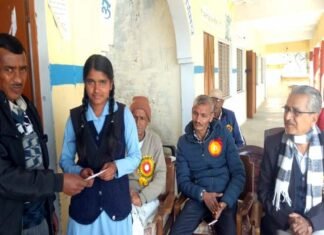वीर पुरिया नैथानी ट्रस्ट द्वारा राइका पुरियाडांग में मेधावी छात्र-छात्राओं को दी गई छात्रवृति veer-puriya-naithani
