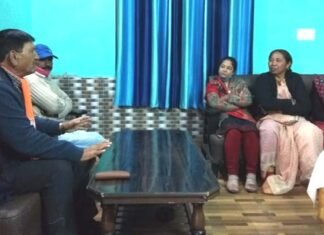 आगामी विधानसभा चुनावों के मद्देनजर राज्यमंत्री कर्नल नौटियाल ने सतपुली में की कार्यकर्ताओं की बैठक Colonel Nautiyal held a meeting of workers in Satpuli