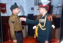 उत्तराखंड निवासी हवलदार रविंद्र सिंह को मिला सेना मेडल, दो साल पहले जम्मू-कश्मीर में एक आतंकवादी को मारकर बचाई थी सात लोगों की जान Havildar-Ravindra-Singh