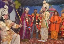 पौड़ी गढ़वाल के इस गाँव में अनोखी पहल, रामलीला में पहली बार महिलायें निभा रही हैं राम से लेकर रावण तक के सभी किरदार Ramlila characters played by women