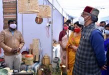 संजीवनी फेस्ट कार्यक्रम में पहुंचे सीएम त्रिवेन्द्र, उत्तराखण्ड के स्थानीय उत्पादों पर आधारित स्टॉलों का किया अवलोकन Sanjeevani Fest dehradun