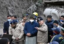 मुख्यमंत्री ने तपोवन रितिक कंपनी के कार्यालय में अधिकारियों के साथ की राहत एवं बचाव कार्यो की समीक्षा बैठक