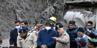 मुख्यमंत्री ने तपोवन रितिक कंपनी के कार्यालय में अधिकारियों के साथ की राहत एवं बचाव कार्यो की समीक्षा बैठक