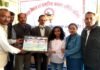एडवेंचर फेस्टिवल में पैराग्लाइडिंग राइड करने वाली ग्यारह वर्षीय बालिका जिया डंडरियाल को सतपुली में किया सम्मानित Zia-Dandariyal
