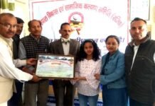 एडवेंचर फेस्टिवल में पैराग्लाइडिंग राइड करने वाली ग्यारह वर्षीय बालिका जिया डंडरियाल को सतपुली में किया सम्मानित Zia-Dandariyal