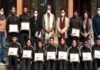 मुख्यमंत्री ने गणतंत्र दिवस पर उत्तराखण्ड की झांकी में प्रतिभाग करने वाले कलाकारों को सम्मानित किया artists-participated-in-tab