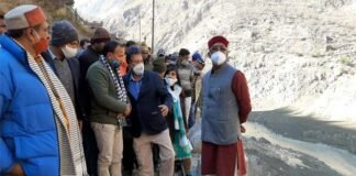 मुख्यमंत्री ने किया जोशीमठ के रैणी क्षेत्र में आपदा ग्रस्त क्षेत्र का स्थलीय निरीक्षण, मृतक के परिजनों को चार-चार लाख रुपये की सहायता देने की घोषणा chamoli-glacier-disaster