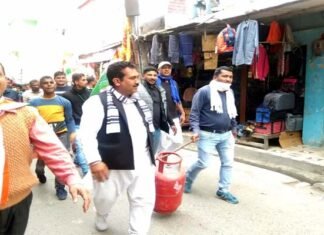 सतपुली में कांग्रेस ने किया बढ़ती महंगाई के खिलाफ प्रदर्शन