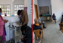 पोखड़ा में 75 स्वास्थ्य कर्मियों को लगाई कोरोना वैक्सीन corona vaccine in Pokhara